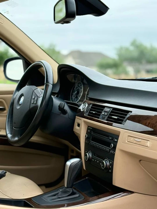 2011 BMW E90 3 Series Sedan - Image 15 of 20