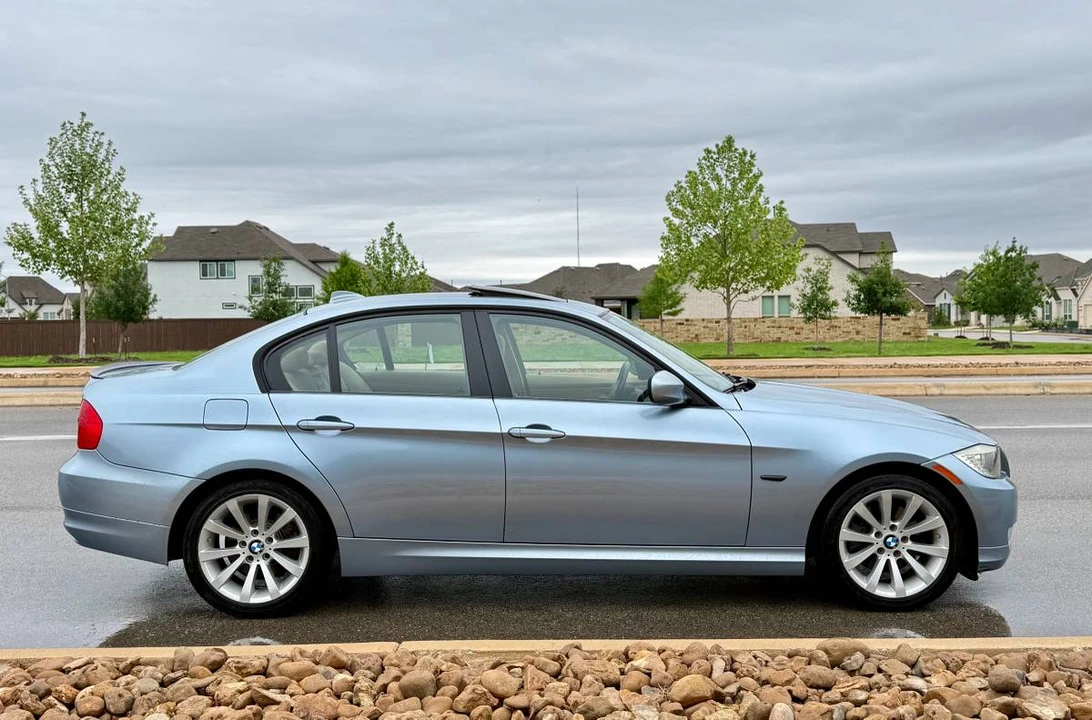 2011 BMW E90 3 Series Sedan - Image 5 of 20