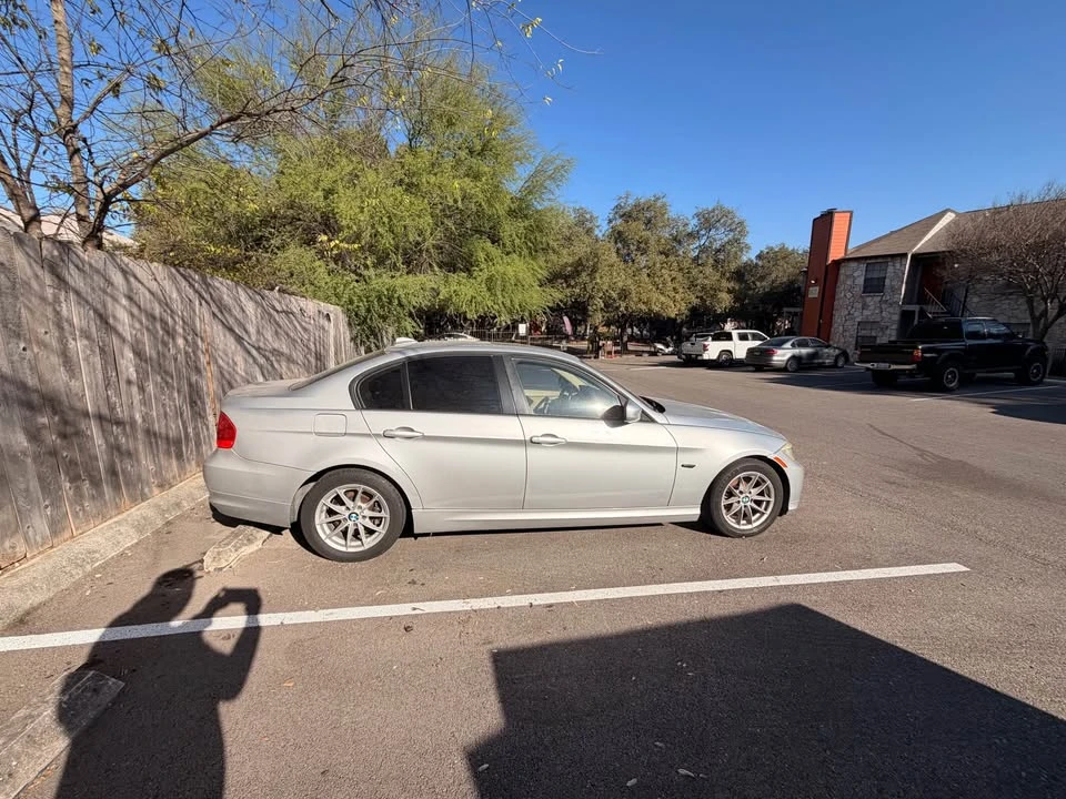 2011 BMW E90 3 Series Sedan - Image 3 of 4