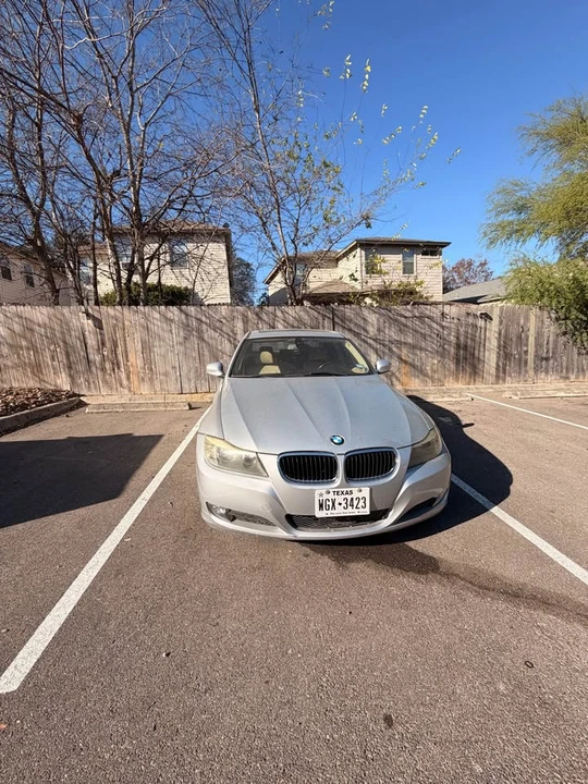 2011 BMW E90 3 Series Sedan - Image 4 of 4