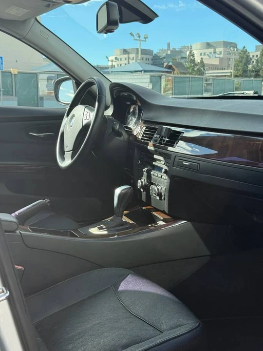 2011 BMW E90 3 Series Sedan - Image 15 of 18