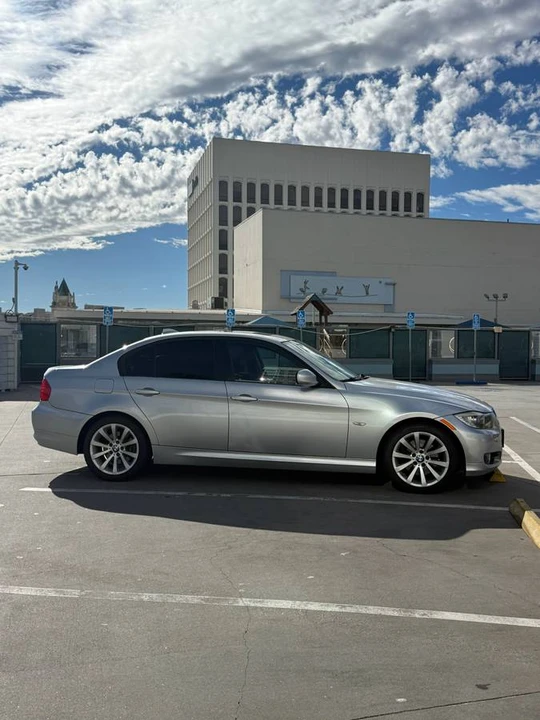 2011 BMW E90 3 Series Sedan - Image 4 of 18