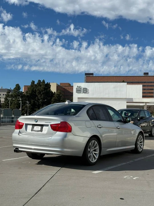 2011 BMW E90 3 Series Sedan - Image 5 of 18