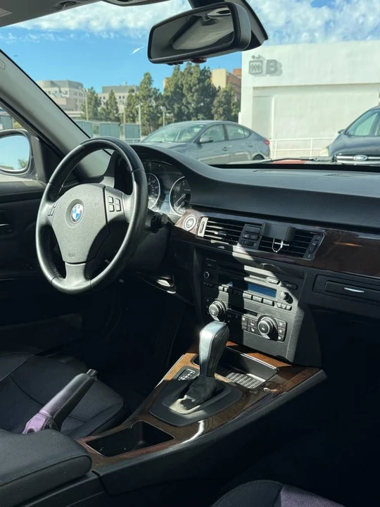 2011 BMW E90 3 Series Sedan - Image 13 of 18