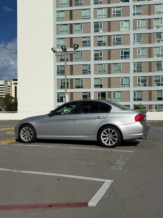 2011 BMW E90 3 Series Sedan - Image 7 of 18