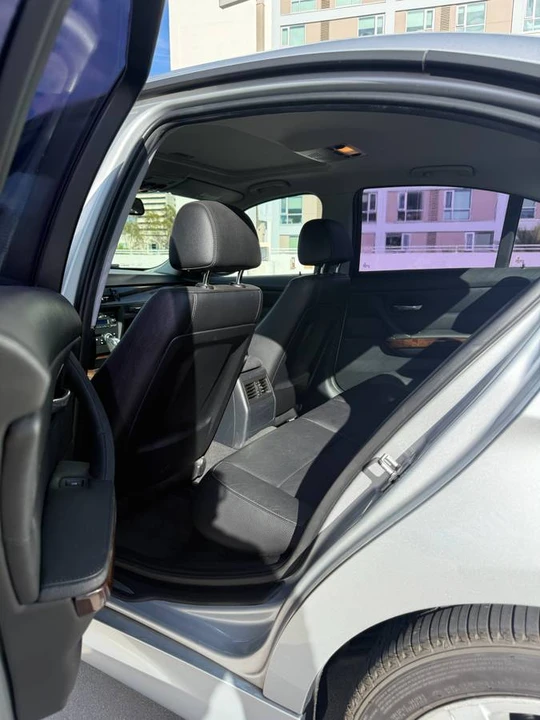 2011 BMW E90 3 Series Sedan - Image 11 of 18
