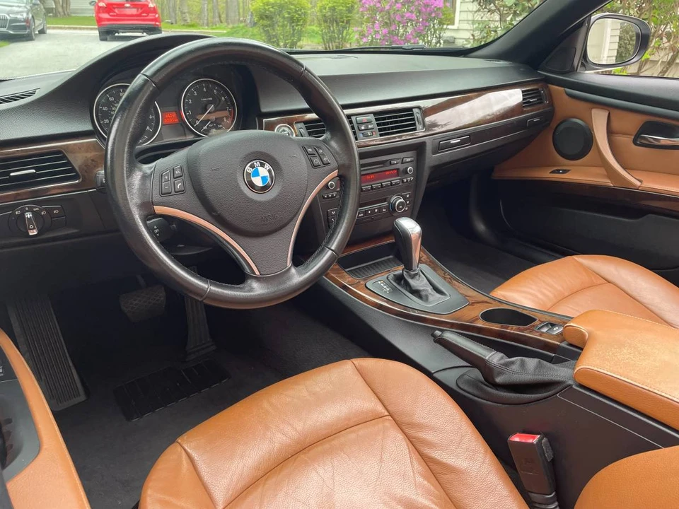 2011 BMW E93 3 Series Convertible - Image 16 of 24