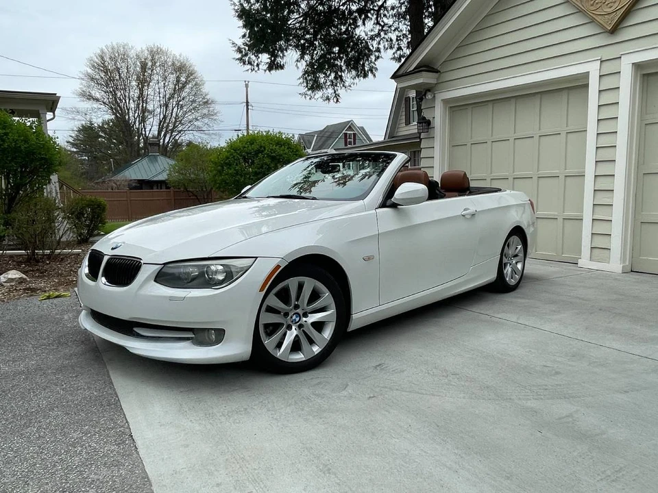 2011 BMW E93 3 Series Convertible - Image 3 of 24