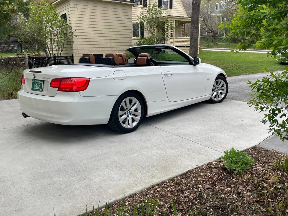 2011 BMW E93 3 Series Convertible - Image 2 of 24
