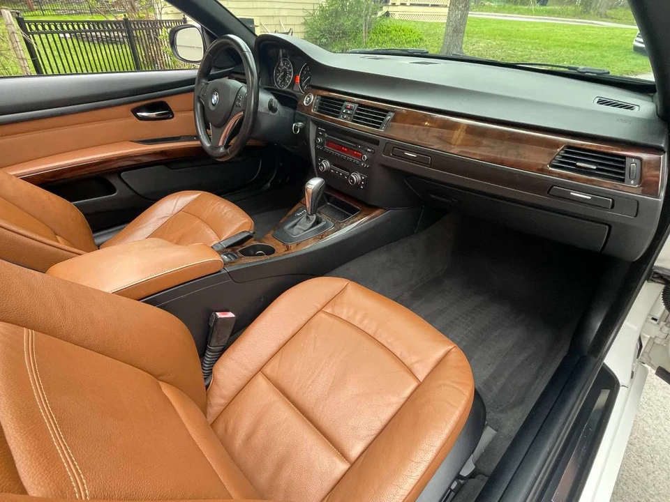 2011 BMW E93 3 Series Convertible - Image 18 of 24