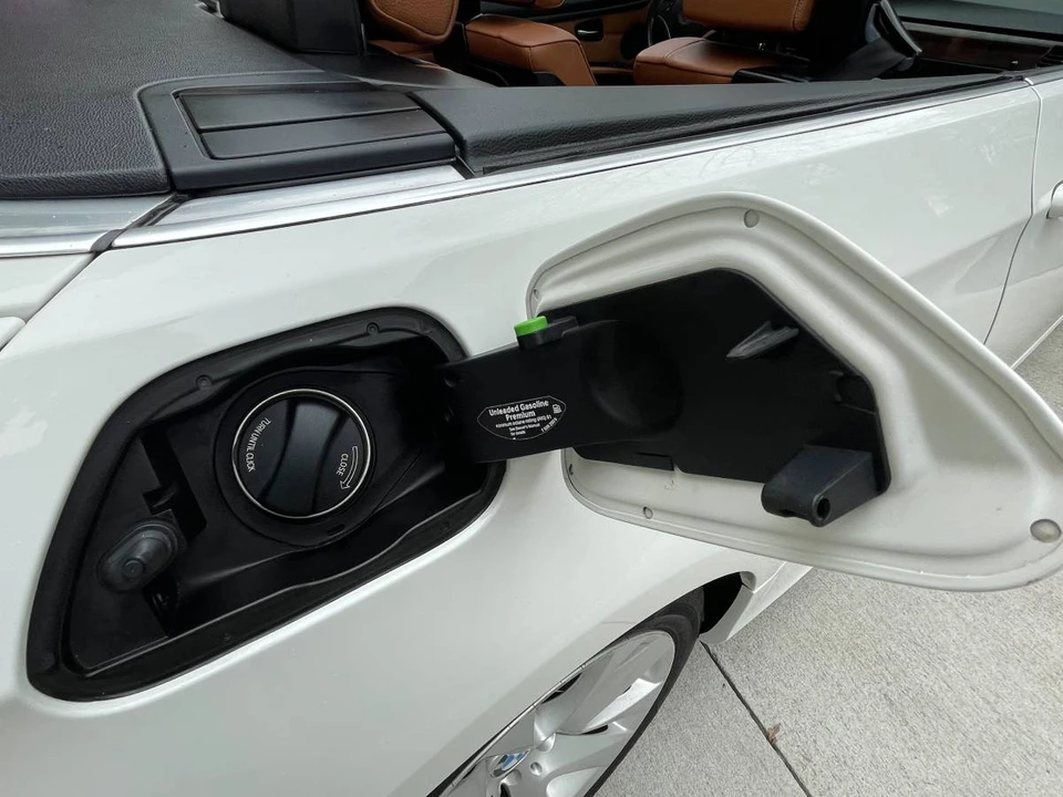 2011 BMW E93 3 Series Convertible - Image 20 of 24