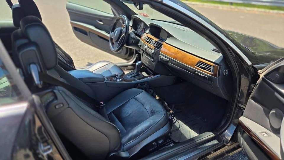 2011 BMW E93 3 Series Convertible - Image 14 of 20