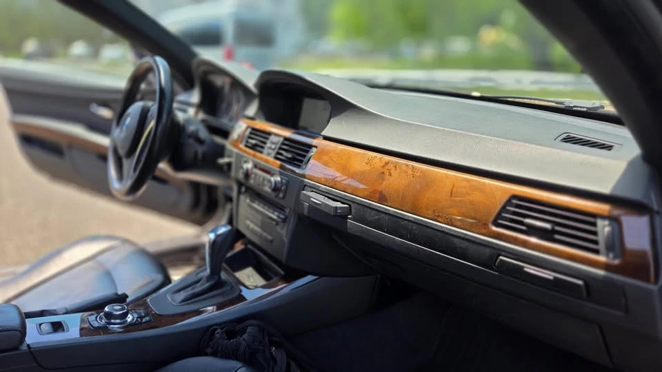 2011 BMW E93 3 Series Convertible - Image 15 of 20