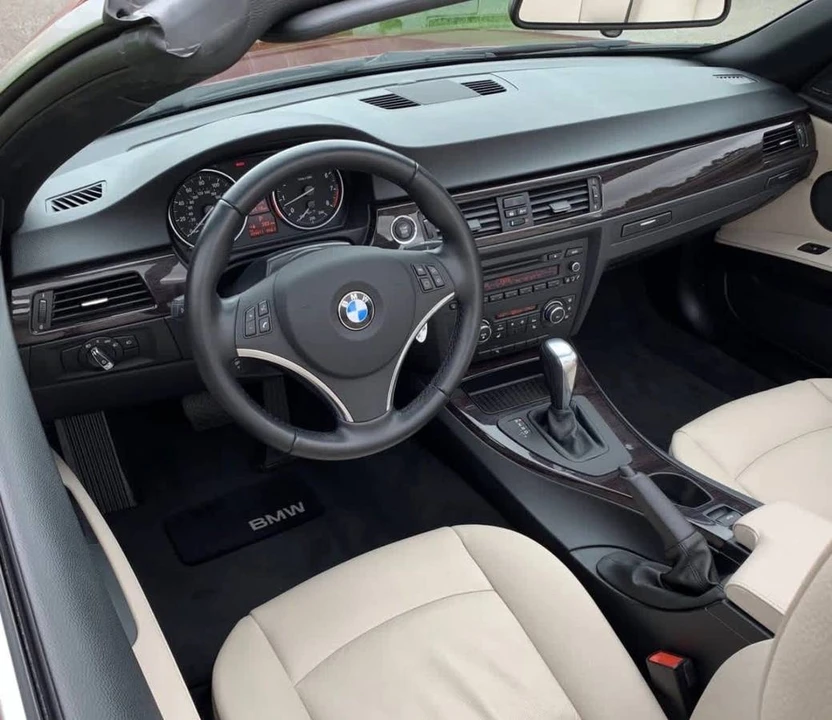 2011 BMW E93 3 Series Convertible - Image 4 of 10