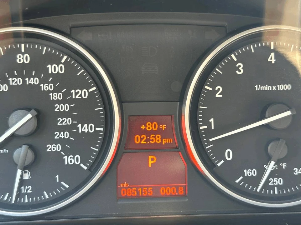 2011 BMW E93 3 Series Convertible - Image 6 of 8