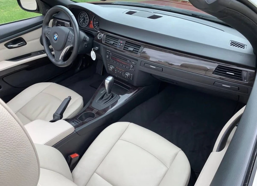2011 BMW E93 3 Series Convertible - Image 6 of 10