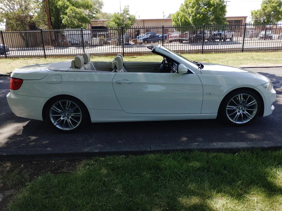 2011 BMW E93 3 Series Convertible - Image 19 of 31