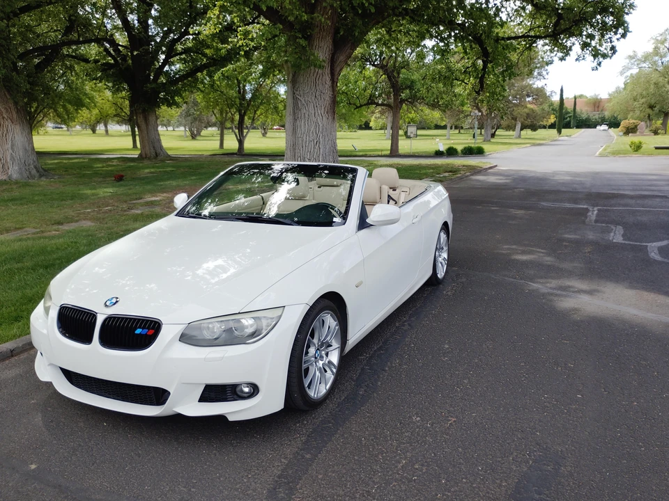 2011 BMW E93 3 Series Convertible - Image 9 of 31