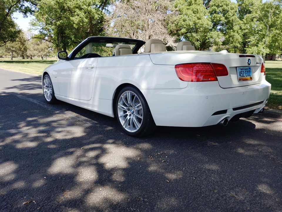 2011 BMW E93 3 Series Convertible - Image 12 of 31
