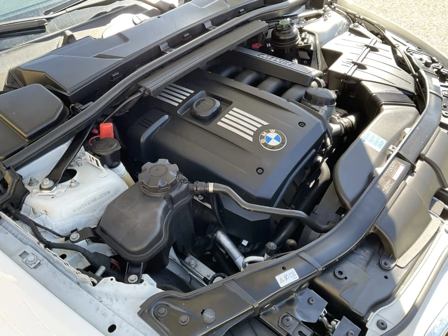2011 BMW E93 3 Series Convertible - Image 10 of 11