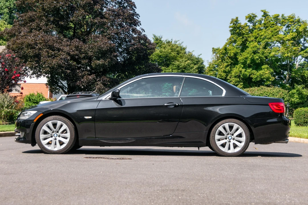 2011 BMW E93 3 Series Convertible - Image 14 of 31