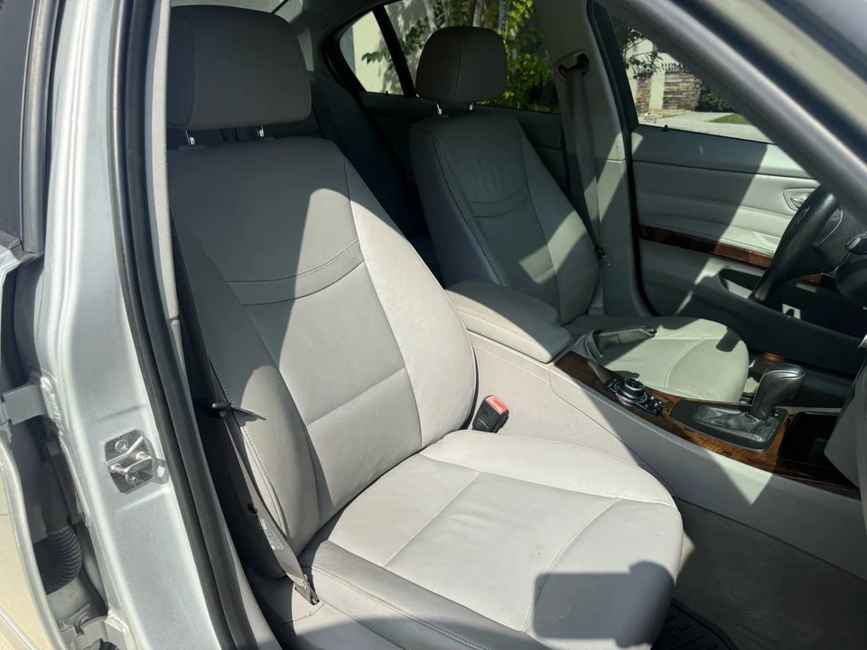 2011 BMW E90 3 Series Sedan - Image 16 of 19