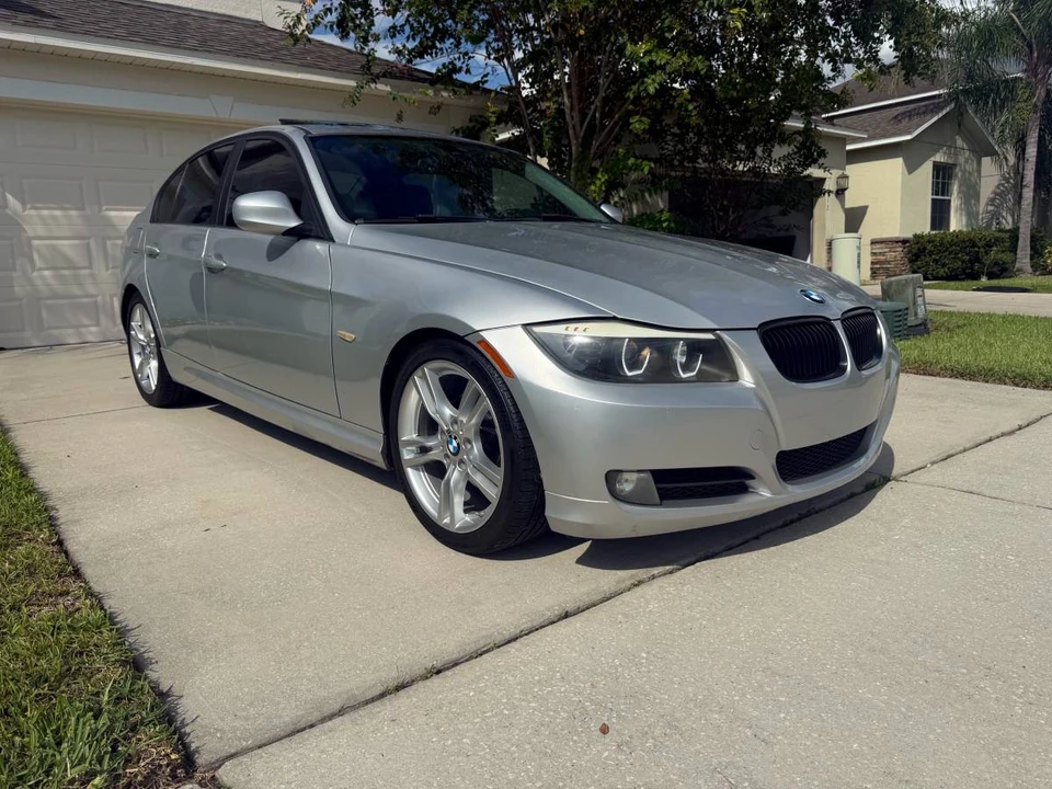 2011 BMW E90 3 Series Sedan - Image 7 of 19