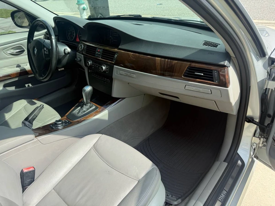 2011 BMW E90 3 Series Sedan - Image 14 of 19