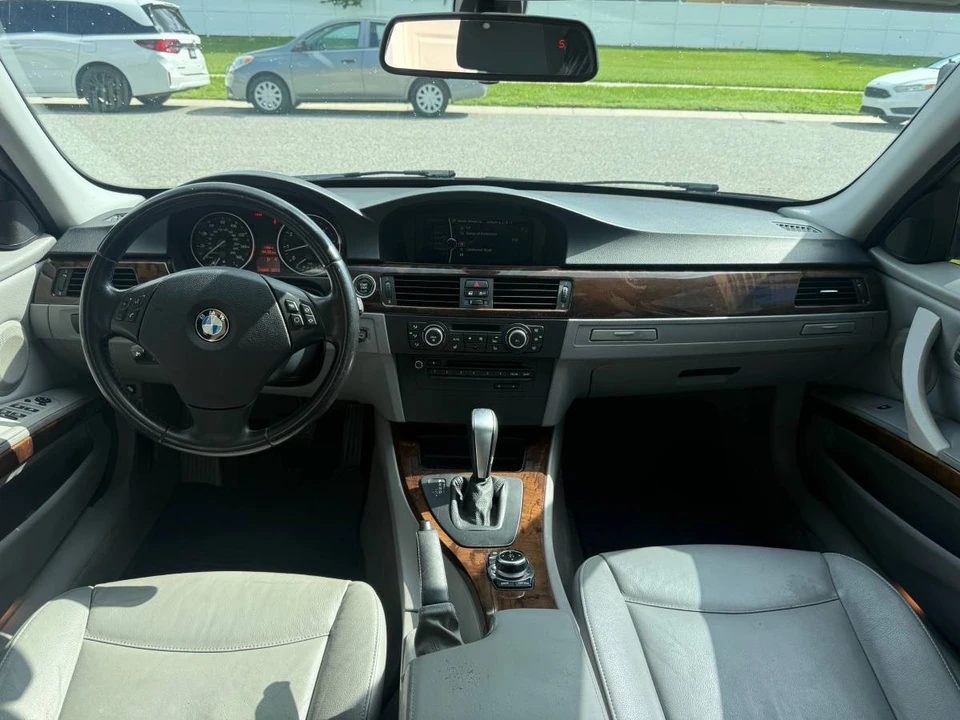 2011 BMW E90 3 Series Sedan - Image 18 of 19