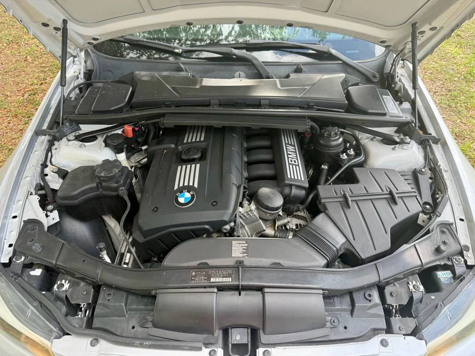 2011 BMW E90 3 Series Sedan - Image 14 of 15