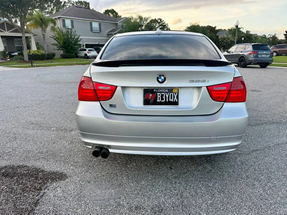 2011 BMW E90 3 Series Sedan - Image 8 of 15