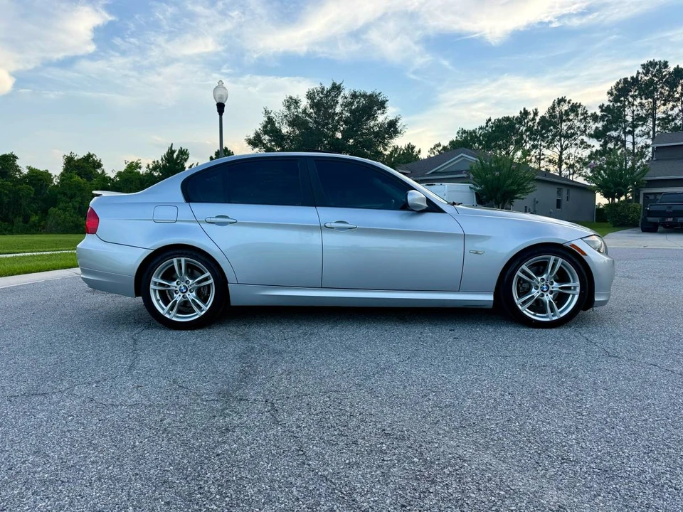 2011 BMW E90 3 Series Sedan - Image 4 of 15