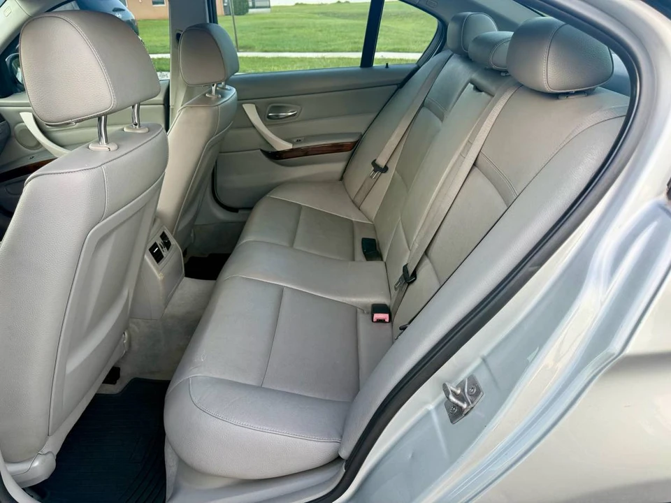 2011 BMW E90 3 Series Sedan - Image 10 of 15