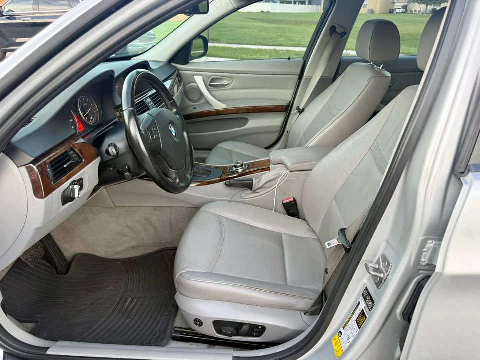 2011 BMW E90 3 Series Sedan - Image 9 of 15