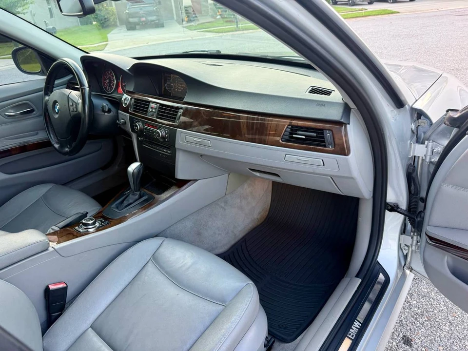 2011 BMW E90 3 Series Sedan - Image 11 of 15