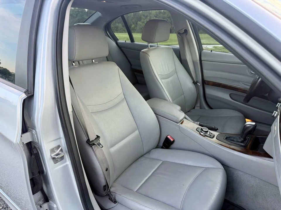 2011 BMW E90 3 Series Sedan - Image 13 of 15