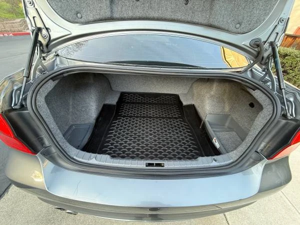 2011 BMW E90 3 Series Sedan - Image 10 of 12