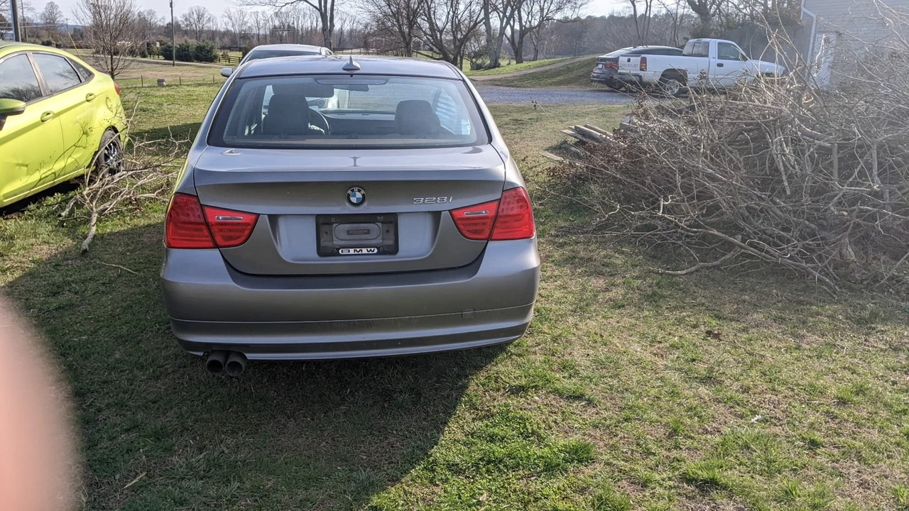 2011 BMW E90 3 Series Sedan - Image 2 of 6