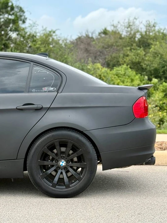 2011 BMW E90 3 Series Sedan - Image 8 of 17