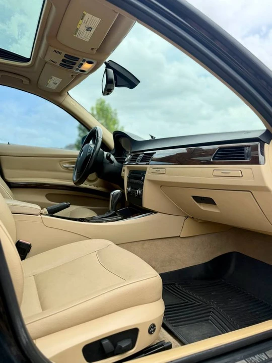 2011 BMW E90 3 Series Sedan - Image 15 of 17