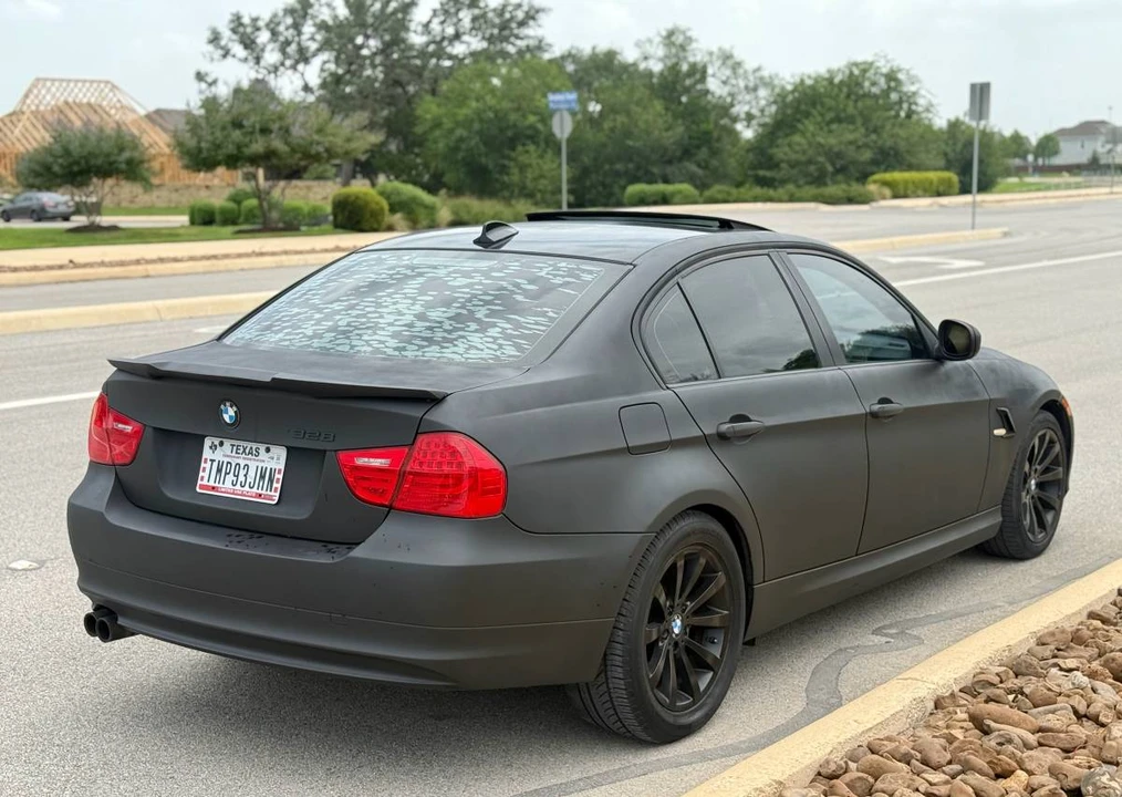 2011 BMW E90 3 Series Sedan - Image 11 of 17