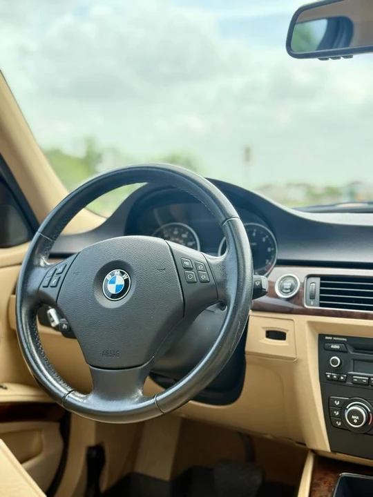 2011 BMW E90 3 Series Sedan - Image 13 of 17