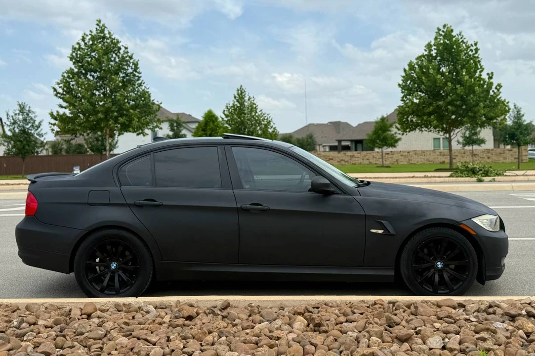 2011 BMW E90 3 Series Sedan - Image 5 of 17