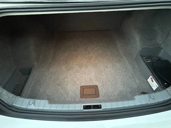 2011 BMW E90 3 Series Sedan - Image 7 of 14