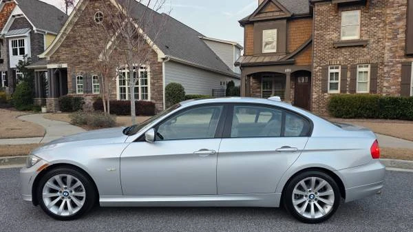 2011 BMW E90 3 Series Sedan - Image 2 of 21