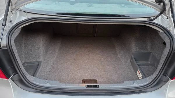 2011 BMW E90 3 Series Sedan - Image 14 of 21