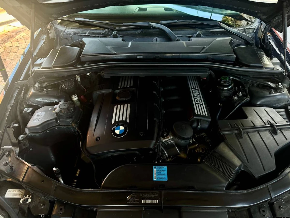 2011 BMW E90 3 Series Sedan - Image 7 of 11