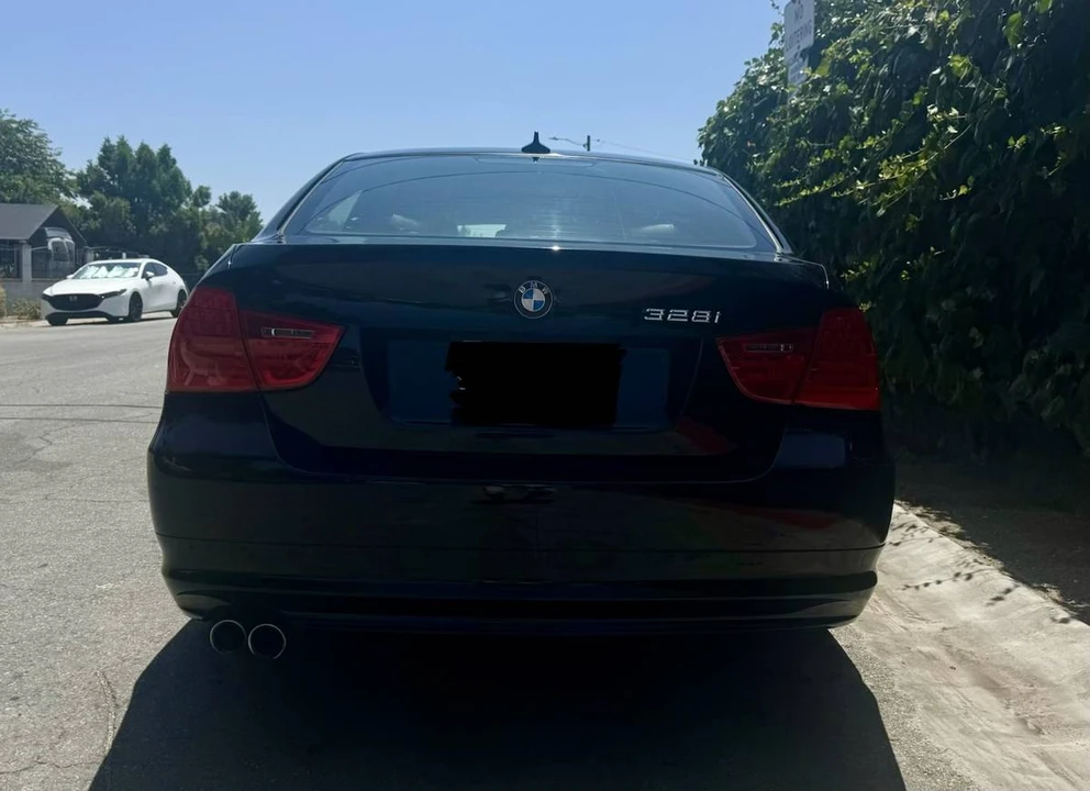 2011 BMW E90 3 Series Sedan - Image 4 of 11