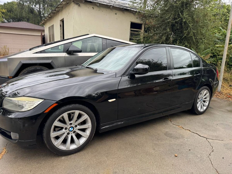 2011 BMW E90 3 Series Sedan - Image 4 of 17