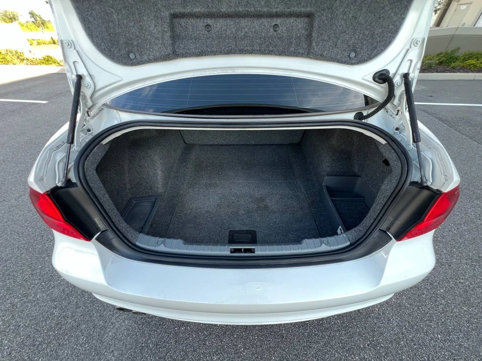 2011 BMW E90 3 Series Sedan - Image 16 of 18